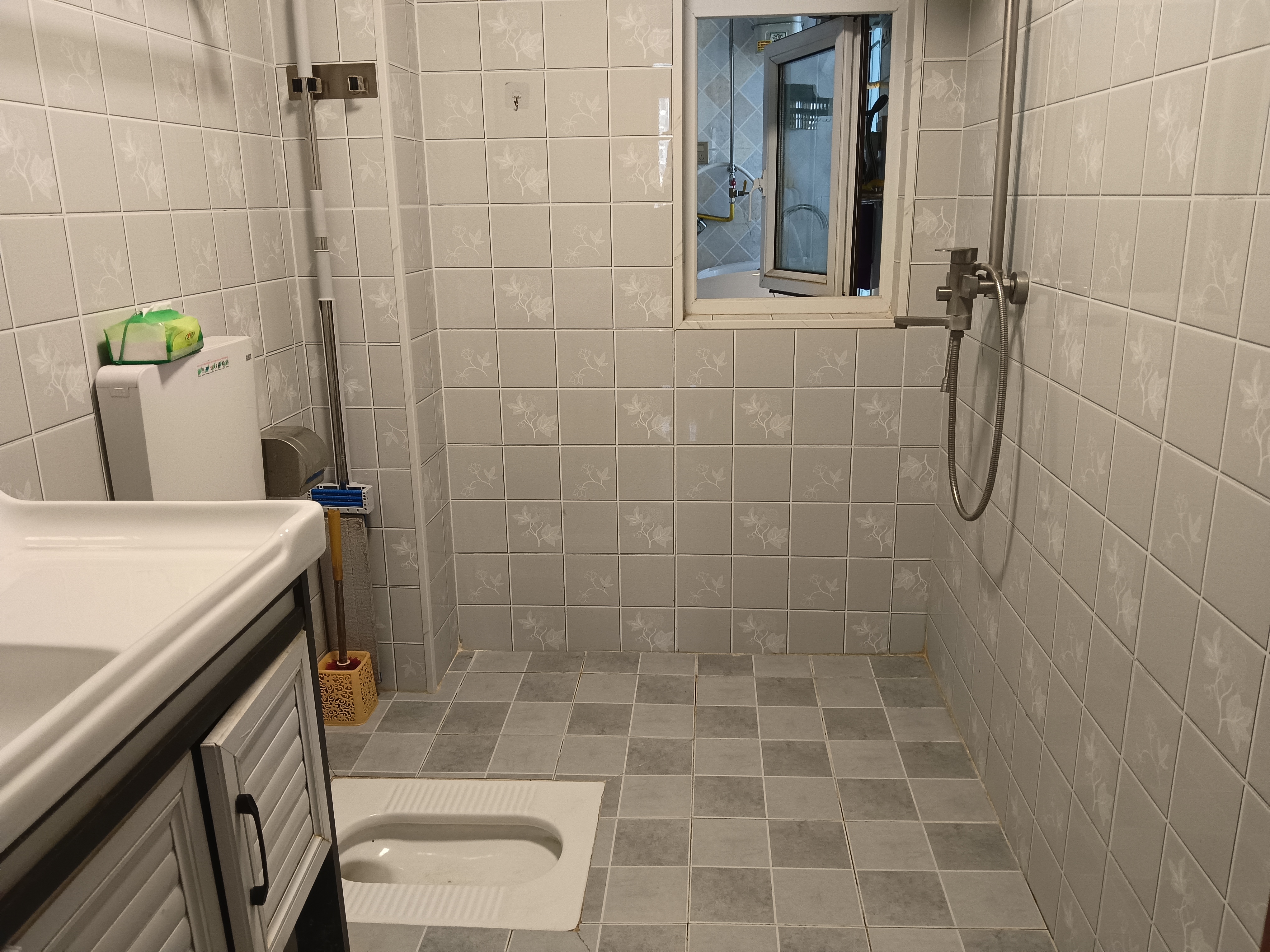 乐湾御府，3室2厅1卫，93㎡，简装，租金14000元/年 租房