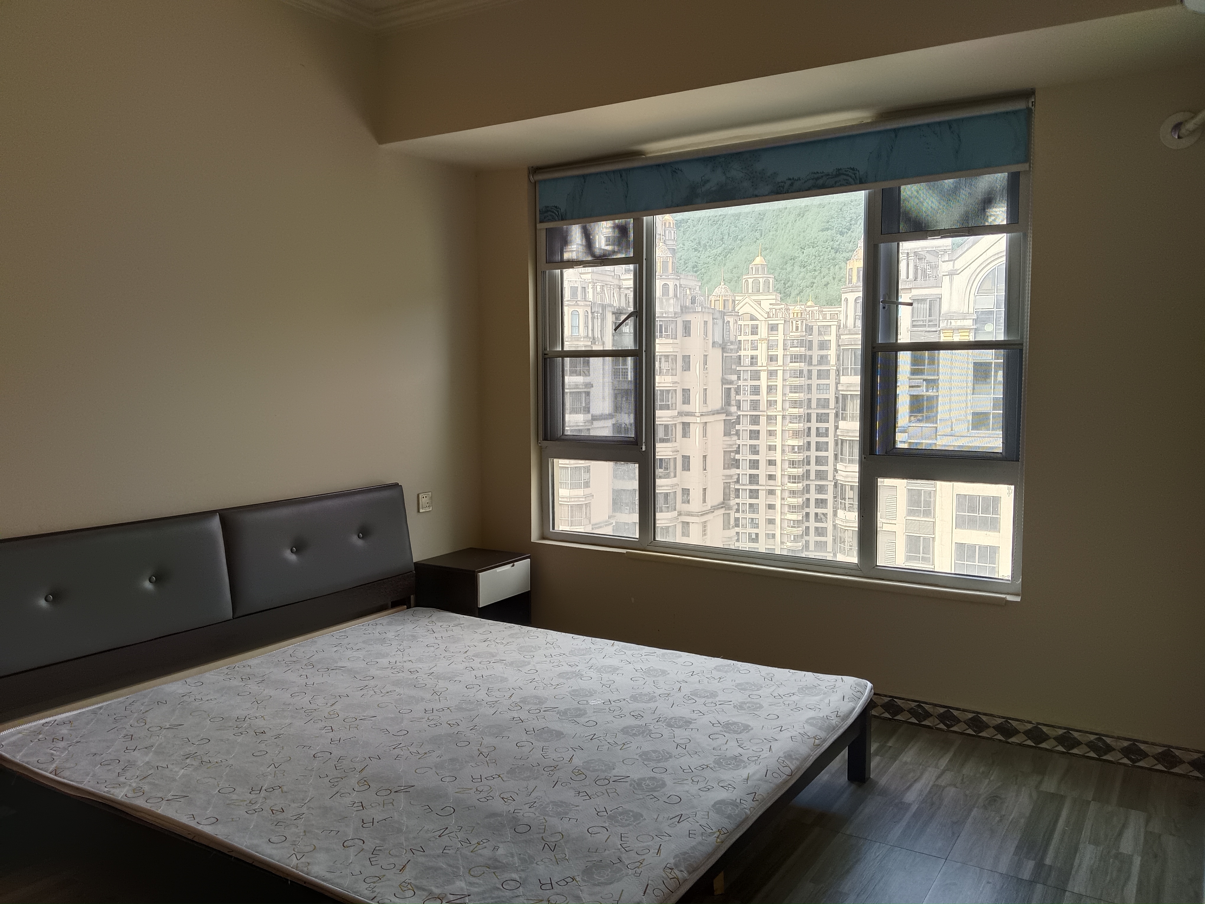 乐湾御府，3室2厅1卫，93㎡，简装，租金14000元/年 租房