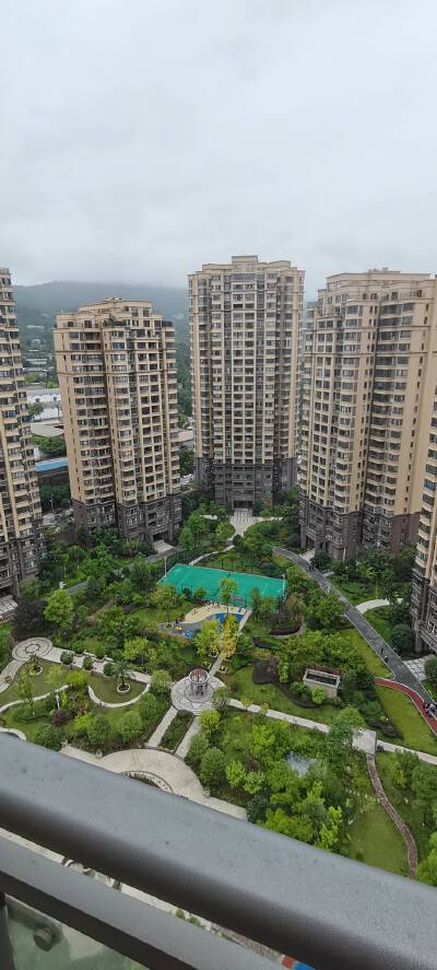 北宸天骄，4室2厅4卫，187㎡，售价100万