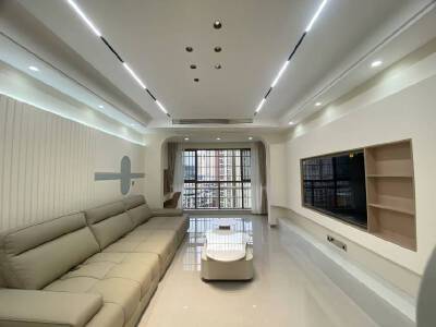 蓝湾国际D区，3室2厅2卫，93㎡，售价63.8万