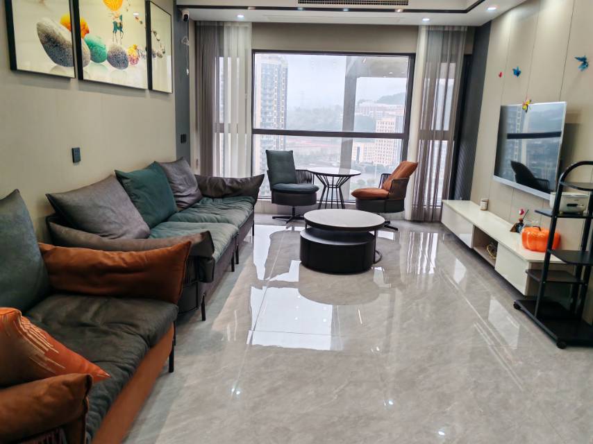 花海森林，3室2厅2卫，92㎡，精装，售价72万 二手房