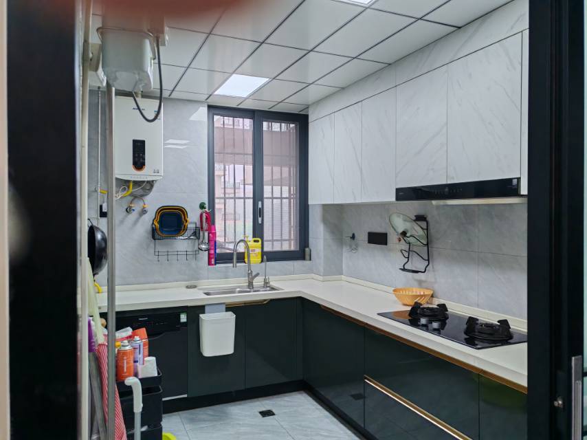 花海森林，3室2厅2卫，92㎡，精装，售价72万 二手房