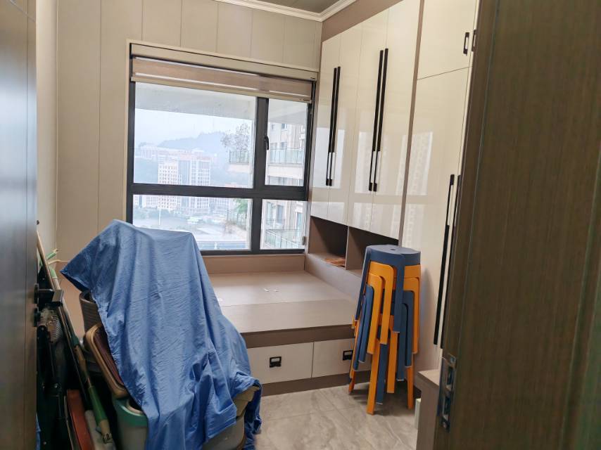 花海森林，3室2厅2卫，92㎡，精装，售价72万 二手房