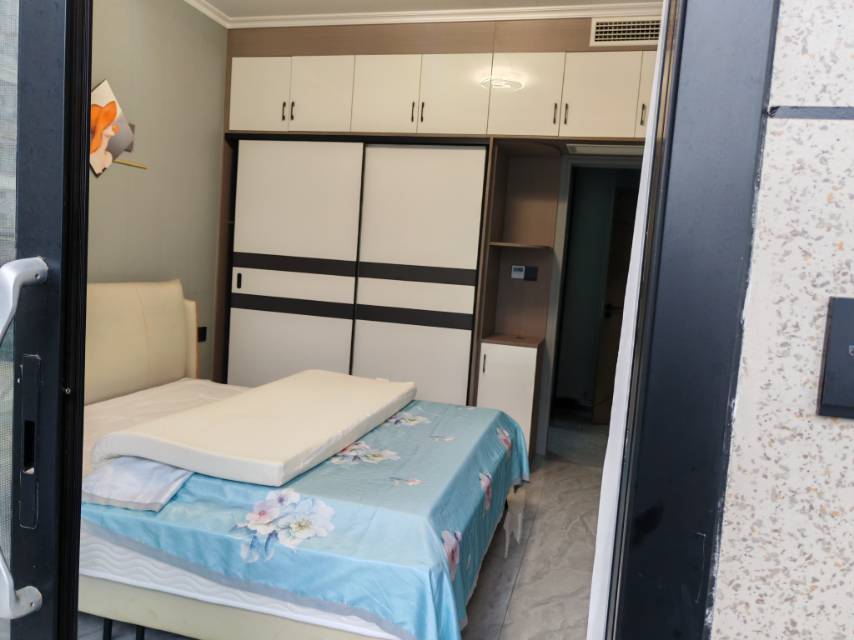 花海森林，3室2厅2卫，92㎡，精装，售价72万 二手房