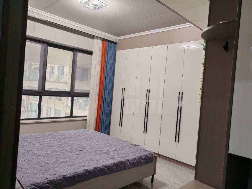 花海森林，3室2厅2卫，92㎡，精装，售价72万 二手房