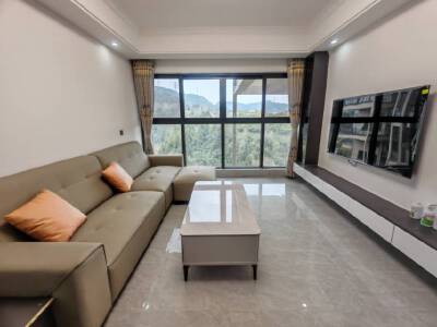 花海森林，3室2厅2卫，92.00㎡，精装，租金18500元/年