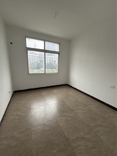 回风检查苑家属院，4室2厅2卫，150㎡，毛坯，售价55万