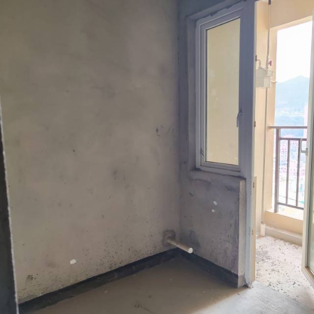 乐湾御府，3室2厅2卫，96㎡，售价31万 二手房