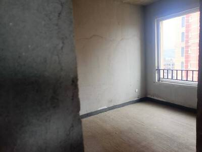 置信城B区，5室2厅2卫，158㎡，售价50万