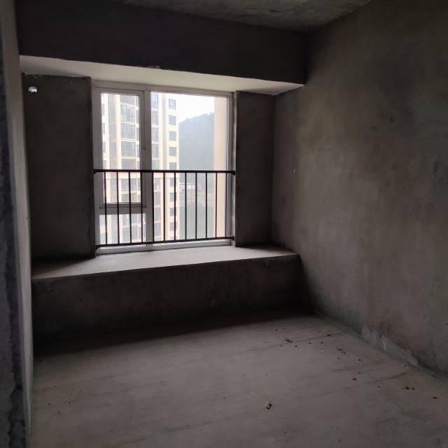 乐湾御府，3室2厅2卫，96㎡，售价31万 二手房