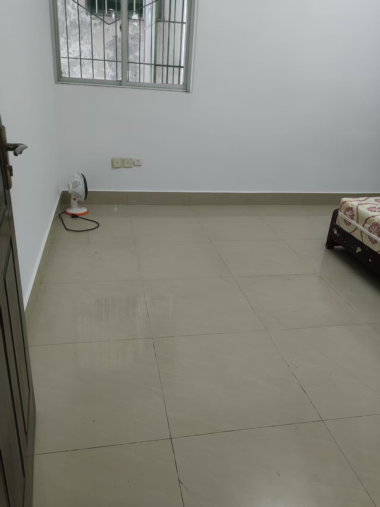 柳津桥西津苑小区，4室2厅2卫，126㎡，售价32万 二手房